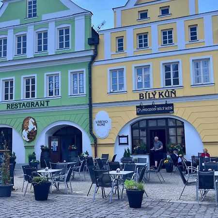 Penzion A Restaurace Bily Kun Frýdlant Exteriér fotografie